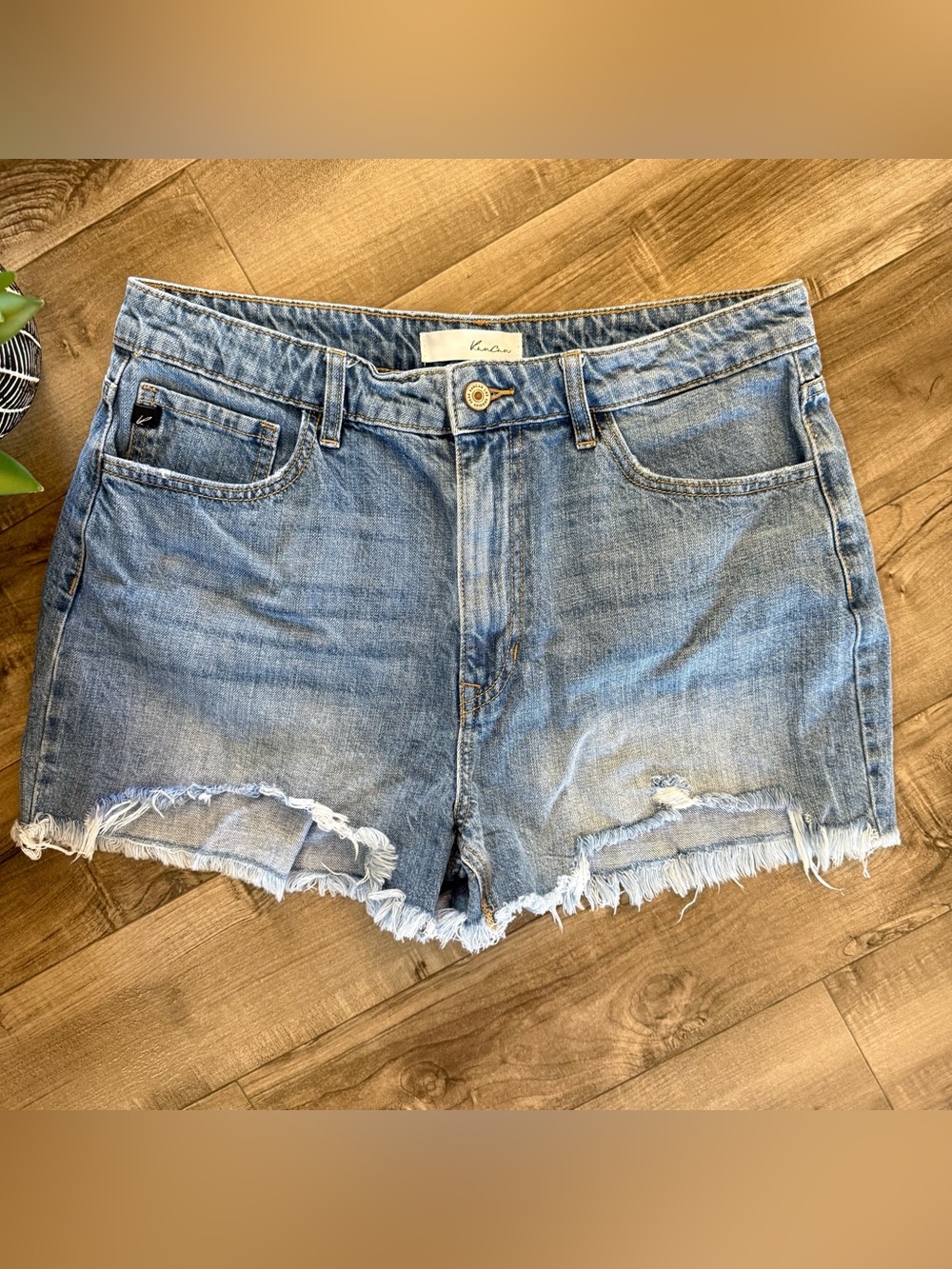 KanCan distressed light wash jean shorts size 13